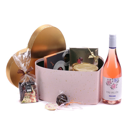 03000153_darcekovy-box-srdce-tri-ruze