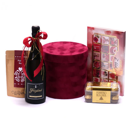 03000446_darcekovy-zamatovy-cerveny-box-freixenet-negro