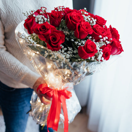 03000676_grande-cervene-ruze-gypsophila-led-svetielka