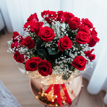 03000676_grande-cervene-ruze-gypsophila-led-svetielka