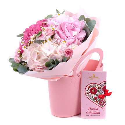 03001052_kvetinova-taska-sweet-farebne-hortenzie-karafiaty-a-cokolada