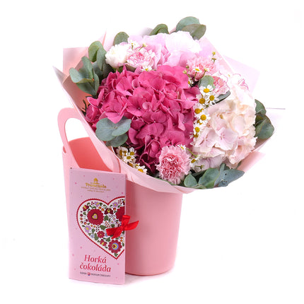 03001052_kvetinova-taska-sweet-farebne-hortenzie-karafiaty-a-cokolada
