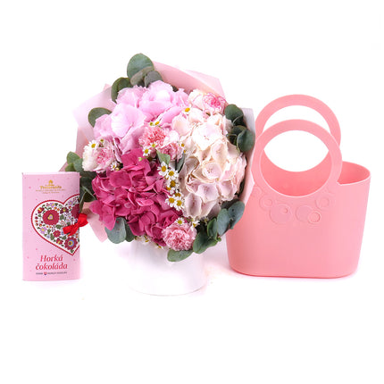03001052_kvetinova-taska-sweet-farebne-hortenzie-karafiaty-a-cokolada