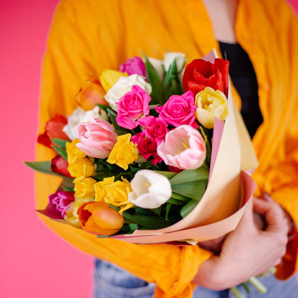 03001061_kvetinova-taska-sweet-tulipany-a-trsove-ruze