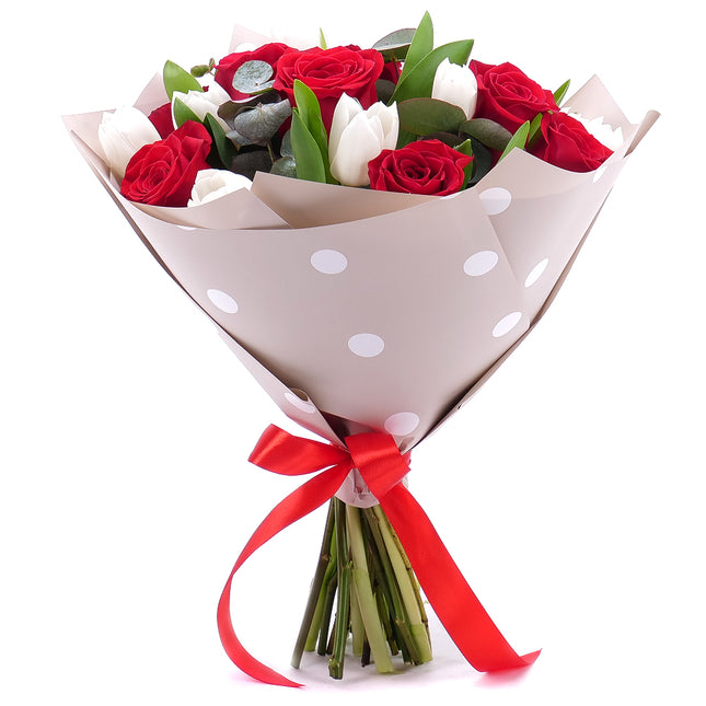 03001534_sweet-cervene-ruze-a-biele-tulipany