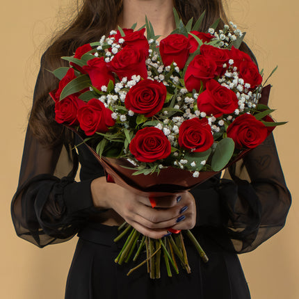 03001546_sweet-cervene-ruze-s-gypsomilkou