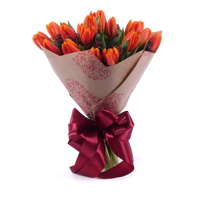 03001634_sweet-oranzove-tulipany-skimmia