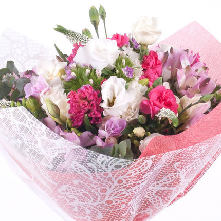 03001641_sweet-ruzove-alstromerie-a-karafiaty