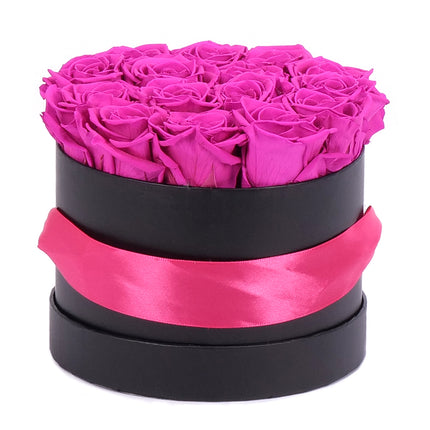 03101534_in-eterno-cierny-blomo-box-m-15-ruzi-monalisa-hot-pink