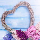 Venovanie hyacint s prúteným srdcom