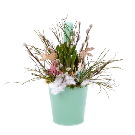 Hyacinty v plechovom obale, salix a drevené zajačiky