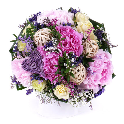 Lady ružové pivónie s levanduľou