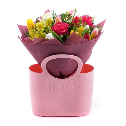 Kvetinová taška Sweet tulipány, alstromérie a ruže