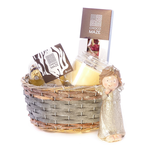 Darčekový prútený košík s čokoládou a anjelom