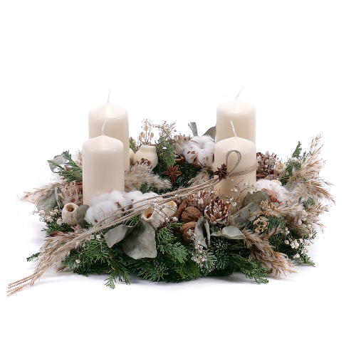 Adventný veniec zo živej čačiny bavlna biele sviečky