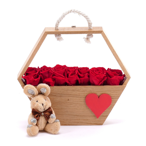 In eterno drevený box 7 červených ruží a kľúčenka zajačik