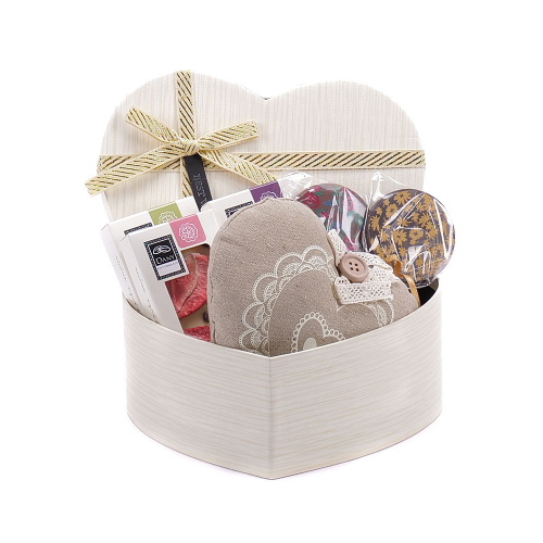 Darčekový krémový box srdce s dekoráciou