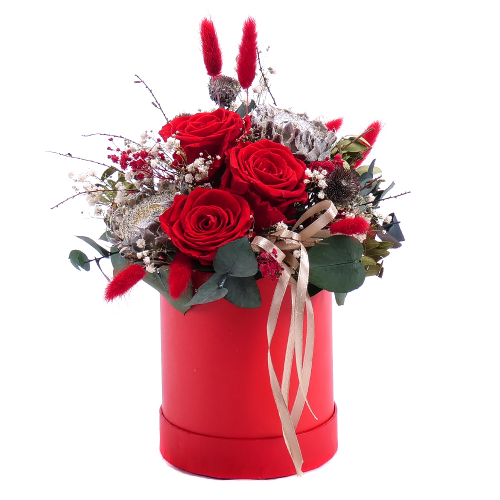 In eterno červený okrúhly box červené ruže a lagurus