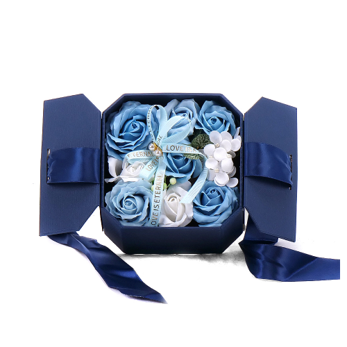 Irigo modrý box s penovými kvetmi