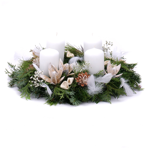 Adventný veniec zo živej čačiny biele sviečky