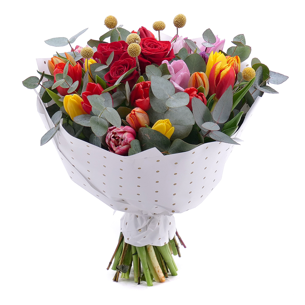 Sweet červené ruže a farebné tulipány